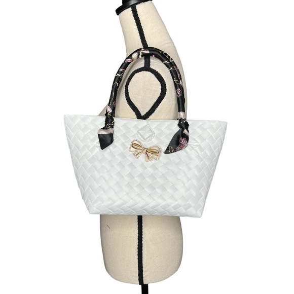 Bayong Handcrafted Synthetic Dual Handle With Bow Pin Tote Handbag - Picture 11 of 11